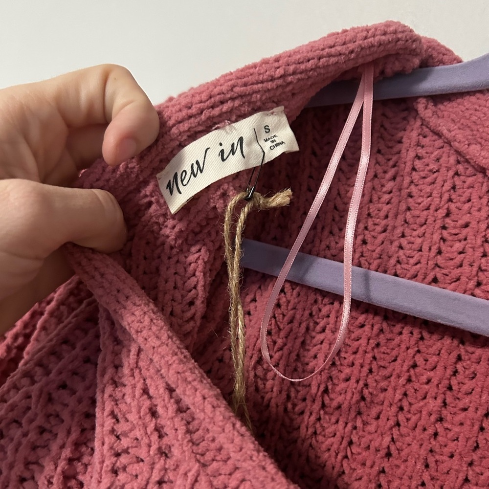 NWT New In Cozy Rose Knit Sweater, Size S - Picture 8 of 11